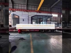 Raumkapselhaus 11,5 m mit Solarpanelen und LED-Beleuchtung